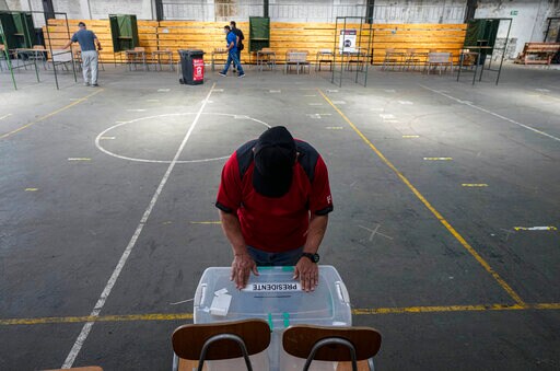 Fear of Extremes Driving Voters in Chile Presidential Runoff