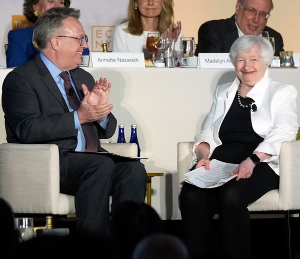 Fed's Williams Suggests Rate Cut Could Be Warranted in Coming Months