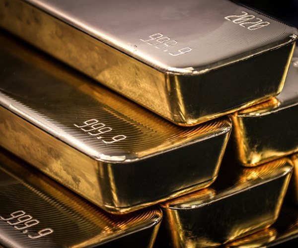 Gold Gains on Dollar Retreat, Seen Hitting $3K/oz.