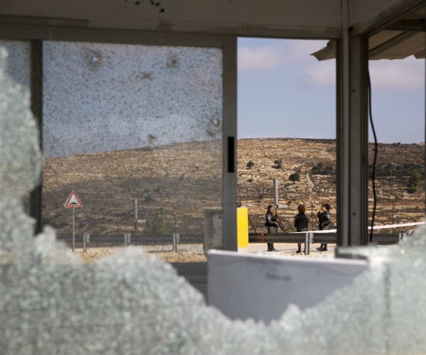 Palestinian Kills 3 Israelis in Settlement Near Jerusalem