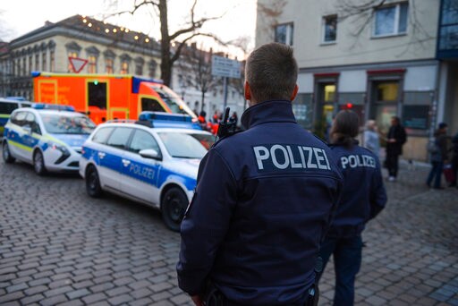 German Police Evacuate Neighborhood in Bomb Scare