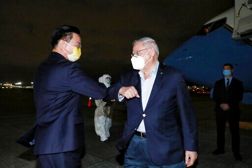 US Lawmakers Signal Support for Taiwan in Visit