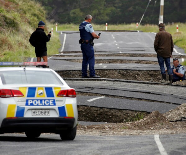 New Zealand Plans Rescue of Tourists Stranded by Earthquake
