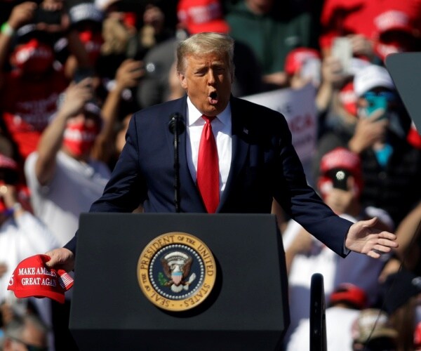 donald trump speaks from podium