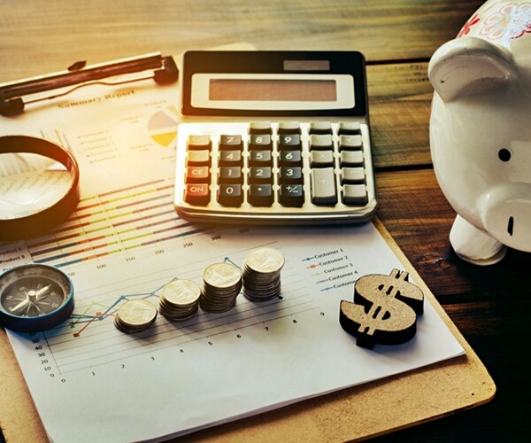 Moody's Slashes Economic, Oil Forecasts Again