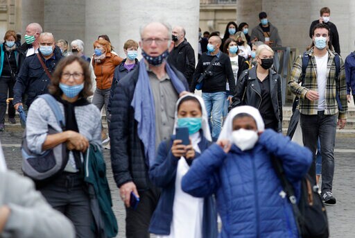 Italy Eyes Mandate for Masks Outdoors as Virus Rebounds