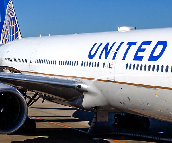United Flight Blows Tire During Takeoff in New Jersey