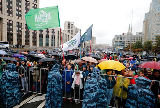 1,000s Gather for Moscow Election Protest