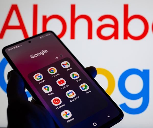 Alphabet's X Lab Trims Staff, Turns to Outside Investors
