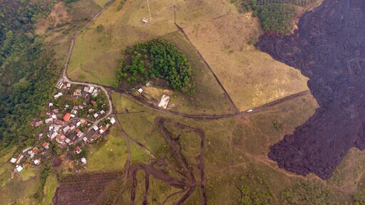 Lava from Guatemala's Pacaya Volcano Threatens Towns