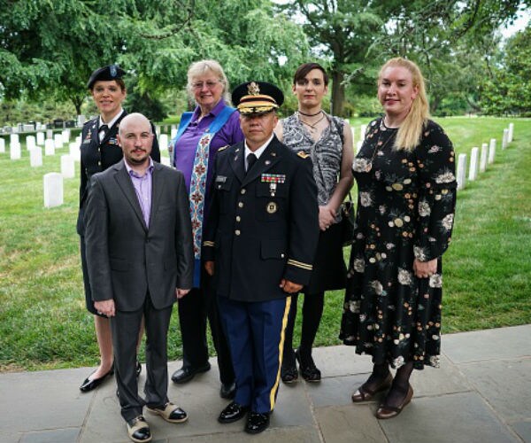 Military Retirees Join NAACP in Slamming Trump's Transgender Ban