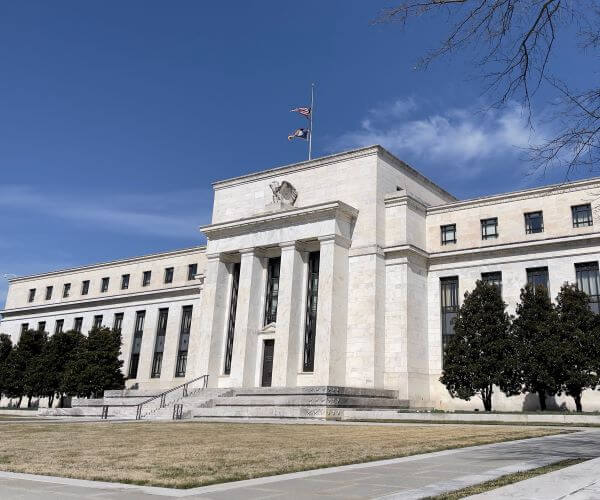 Fed's Goolsbee Cautions Against Aggressive Rate Cuts