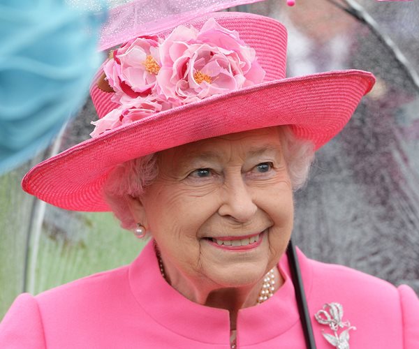 1.3M Sign Petition Pressing Queen to Cancel Trump's UK Visit