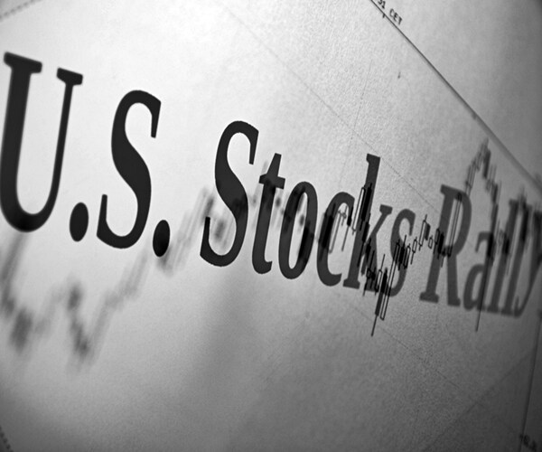 Dow Rebounds 312 After China Moves on Yuan