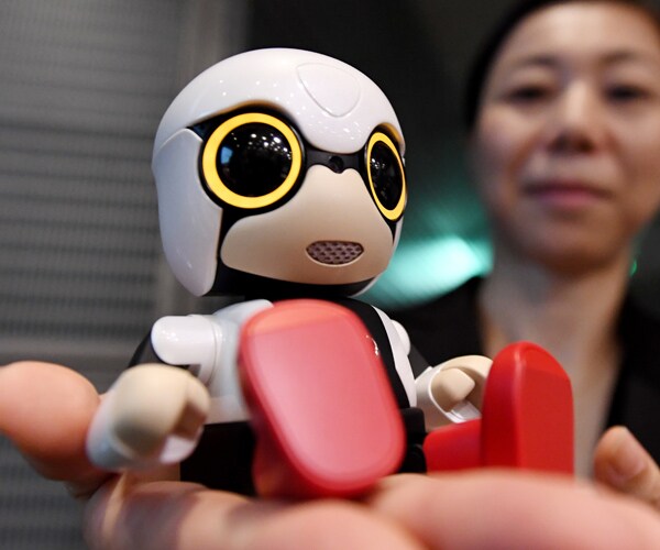 Toyota's Kirobo Mini Robot to Be a Talkative Driving Companion