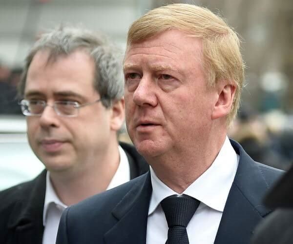 Anatoly Chubais standing in front of another man
