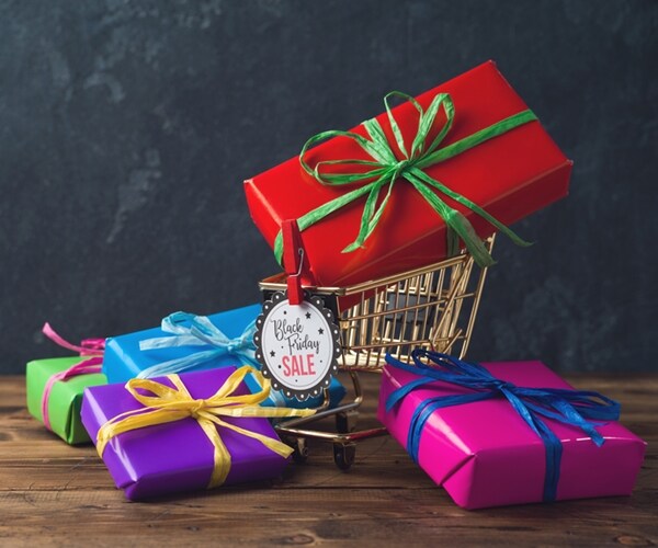 Shares of Retailers Rise as Shoppers Hunt for Deals on Black Friday