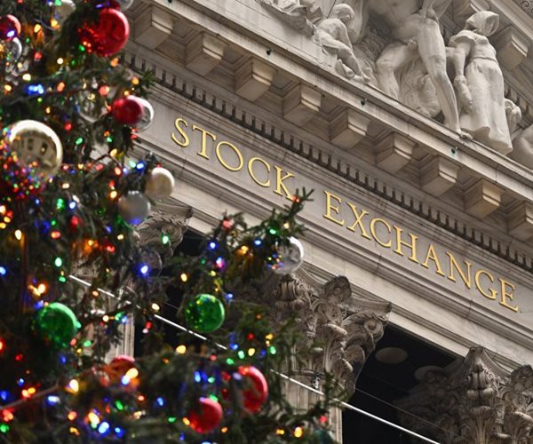 Stock Futures Edge Higher With All Eyes on Inflation Data