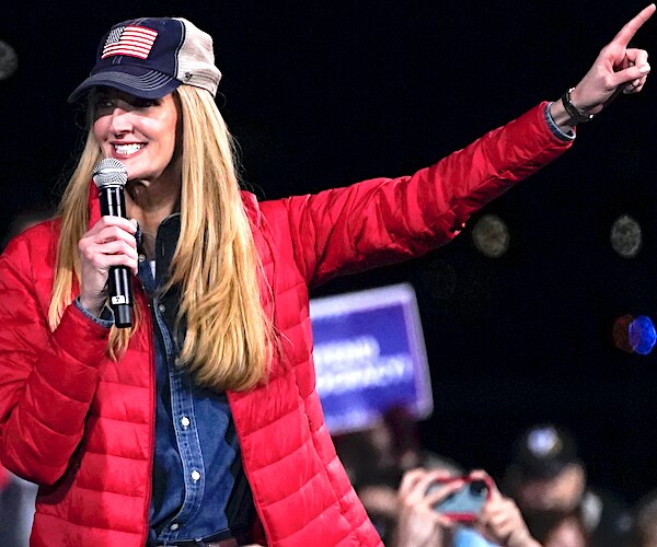 kelly loeffler points and speaks during a trump campaign rally in valdosta georgia