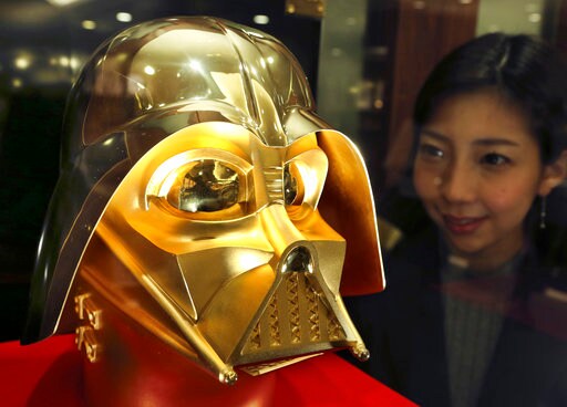 Tokyo Jeweler Offers Gold Darth Vader Mask for $1.4 Million