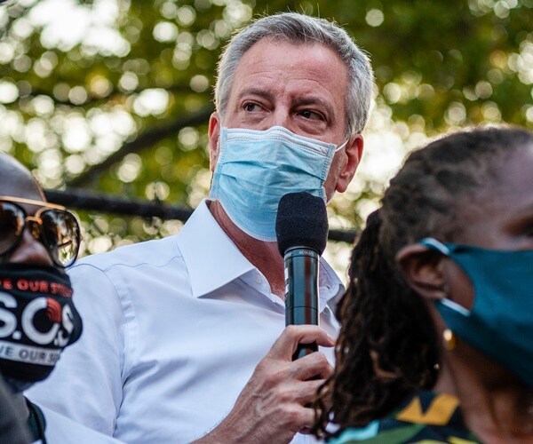 nyc mayor bill de blasio wearing a mask speaks about gun violence