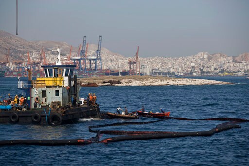 Greece to Step up Tanker Checks after Pollution from Sinking