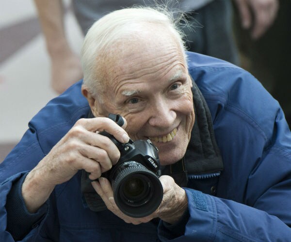 NY Times Fashion Photographer Bill Cunningham Dies at 87