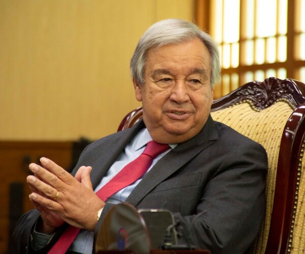 antonio guterres folds his hands