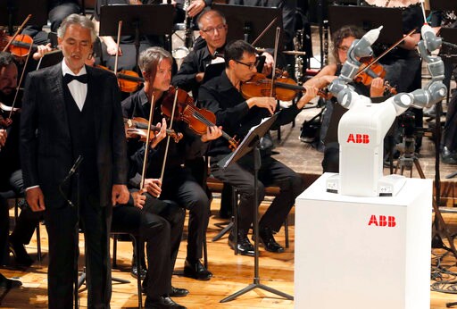 Robot Conducts Tenor Bocelli, Orchestra in Pisa