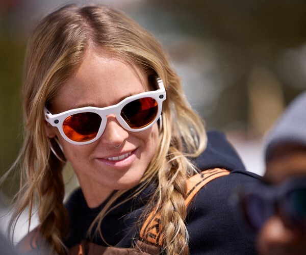 Meta, Oakley to Offer AI-Powered Smart Glasses