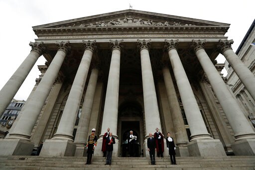 EU Eying Rules That Could Move Thousands of Jobs from London