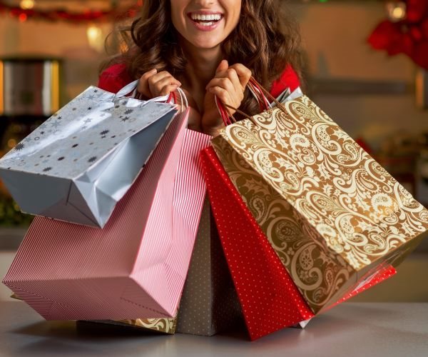 Americans Rack Up $1,549 in Holiday Debt