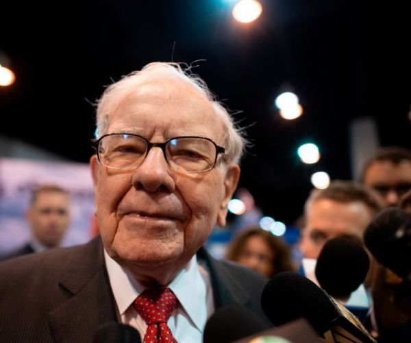 Buffett's Berkshire Wagers $6 Billion on Japan Trading Firms