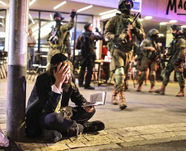 Shooter Kills 2, Wounds Several in Central Tel Aviv