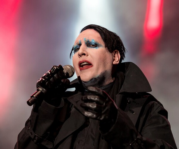 Marilyn Manson Injured by Falling Stage Prop