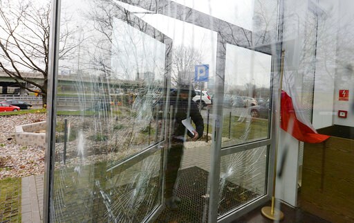 Unknown Attackers Smash Windows in Warsaw's Muslim Center