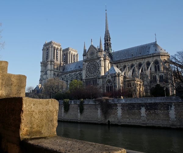 Paris Police Shoot Hammer Attacker Who Cried 'It's for Syria' at Notre Dame Cathedral