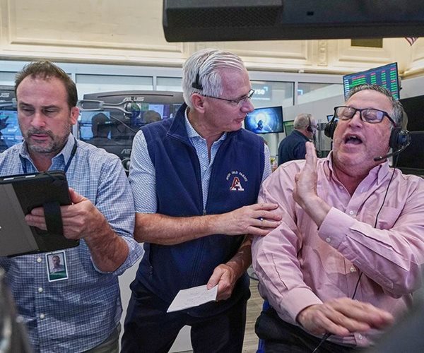 Stock Futures Slip as US-Iran Tensions Fuel Volatility