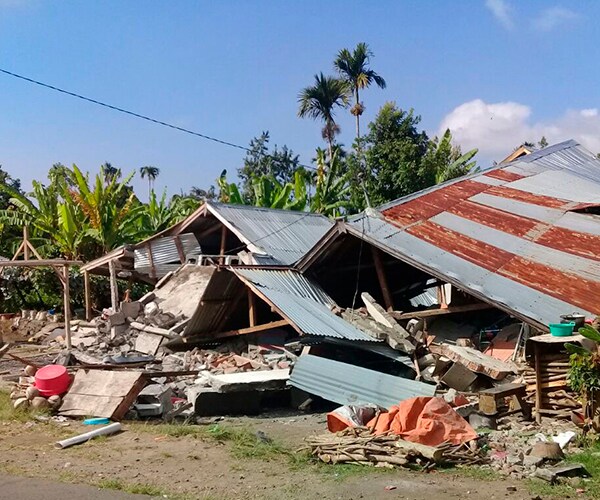 Strong Quake Hits Indonesian Island, Killing at Least 14