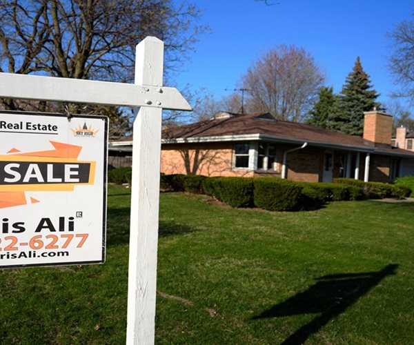 30-Year Mortgages Hold Steady at 6.76%