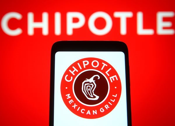 Chipotle to Hire 15,000