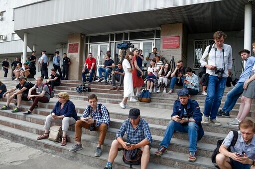 Russian Journalist in Moscow Police Custody Sent to Hospital