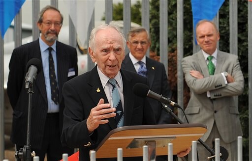 Record-setting British Pilot Eric 'Winkle' Brown Dies at 97