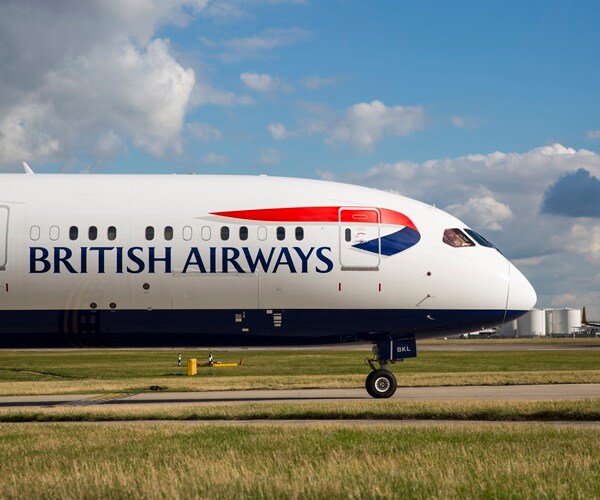 Commercial Pilot Suspended Over Sexting in the Cockpit 