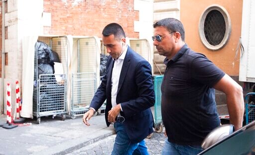 Italian Politicians Ponder When to Hold No-confidence Vote