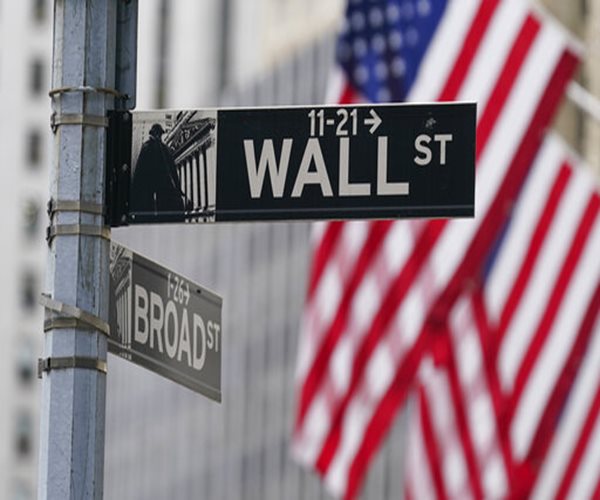 Wall Street Drifts on Last Day of Tough Month
