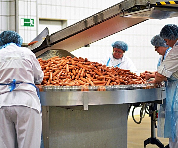 Pence Applauds Food Workers for Playing 'Vital' Role in Virus Fight