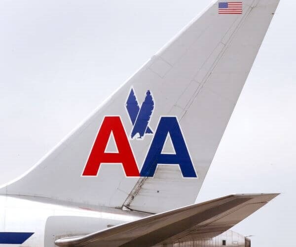American Airlines Raises Revenue Forecast on Robust Travel Demand 