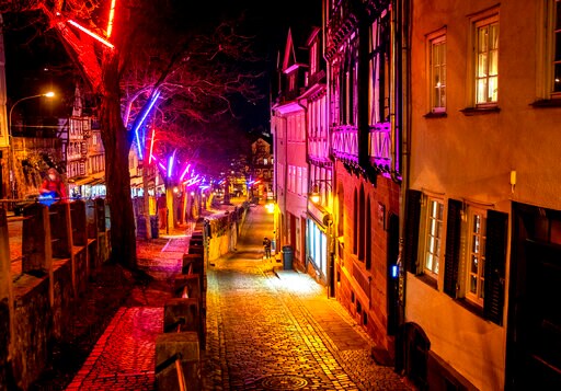 German Unemployment Dips Despite 2nd Partial Shutdown