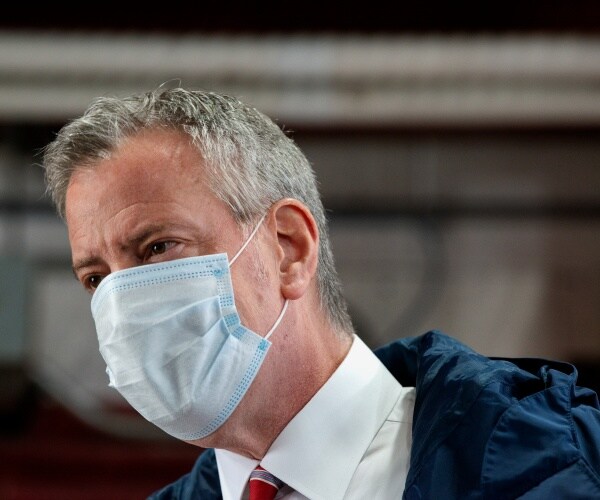 bill de blasio wears mask